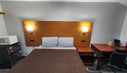 Standard Room, 1 Queen Bed