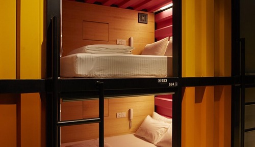 Capsule Queen (Check-In between 2000 - 0400 (12 hours stay)