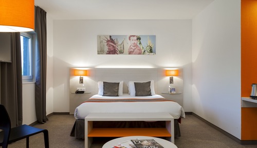 Family Room, 1 Queen Bed, Non Smoking (with Sofabed)