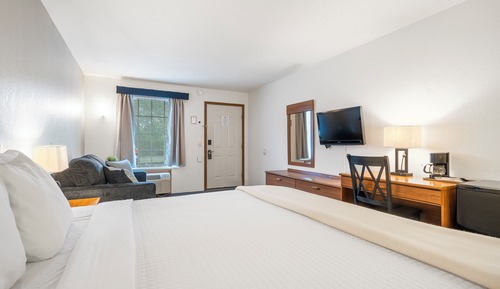 Classic Room, 1 King Bed, Non Smoking