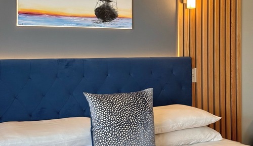 Superior Room, 1 King Bed, Private Bathroom