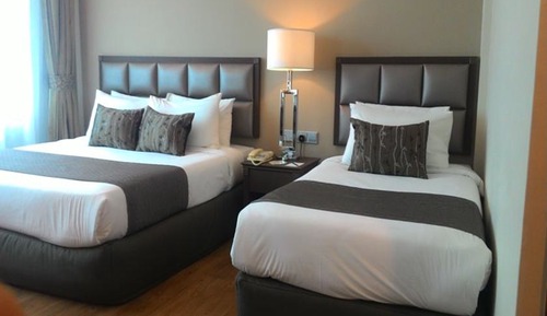 Deluxe Triple Room, Pool Access, City View