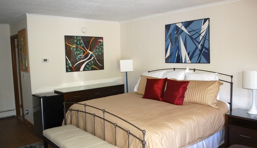 Comfort Room with 1 King Bed and 1 Bunk Bed