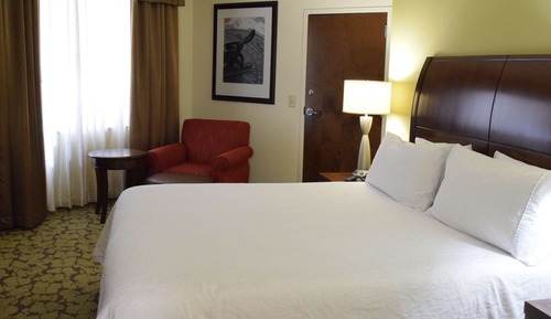 Suite, 1 King Bed, Accessible, Bathtub