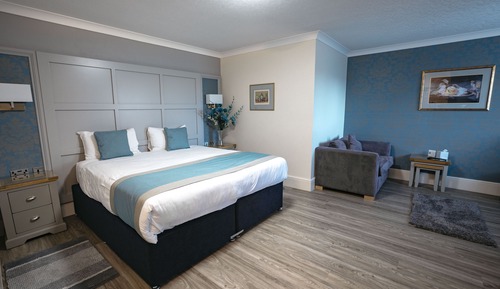 Suite, 1 King Bed, Non Smoking, Kitchenette