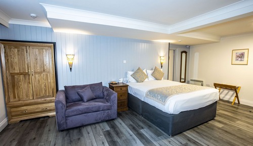 Superior Room, 1 King Bed, Non Smoking, Kitchenette