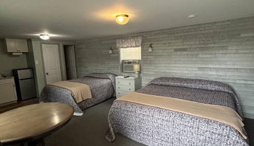 Family Room, Multiple Beds