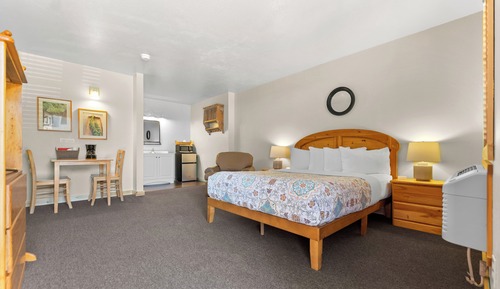 Standard Room, 1 Queen Bed, Mountain View