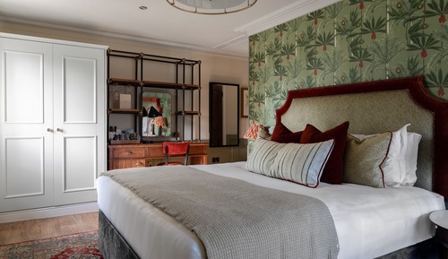 Feature Boutique Double