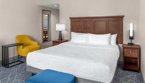 Room, 1 King Bed, Refrigerator & Microwave