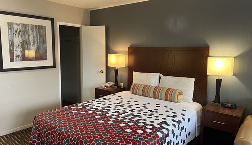 Traditional Single Room, 1 Queen Bed, Non Smoking