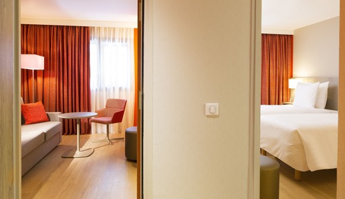 Suite Free WiFi & Pool Access