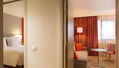 Superior Family Room Free WiFi & Pool Access