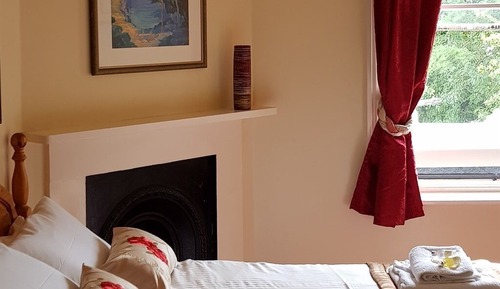 Double Room, Ensuite ((bath w. shower-over))