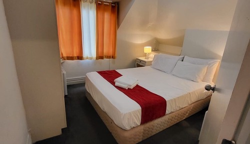 Double Room, 1 Queen Bed