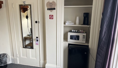 Unit 7 (Shared bath, Second floor)