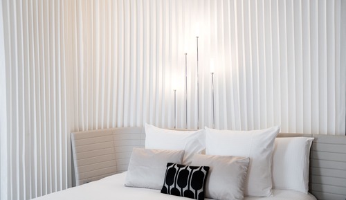 Deluxe Room, 1 King Bed, Pool View