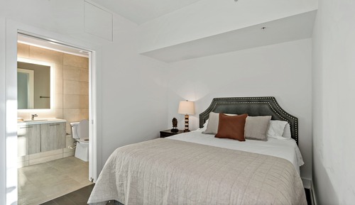 Signature Apartment, 1 Queen Bed, City View