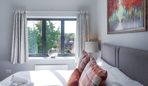 Cosy King with Garden View