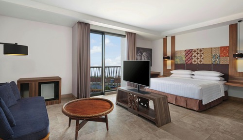 Junior Suite, 1 King Bed, Non Smoking, City View