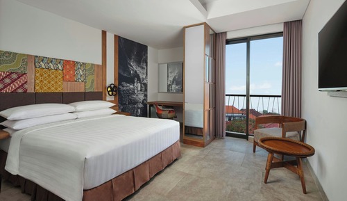Superior Room, 1 King Bed, Non Smoking, City View (Balcony)
