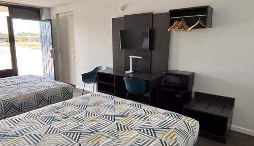 Deluxe Room, 2 Queen Beds, Non Smoking, Refrigerator & Microwave