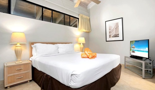 Condo (6 Bedrooms)
