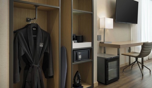 Standard Room, 1 King Bed