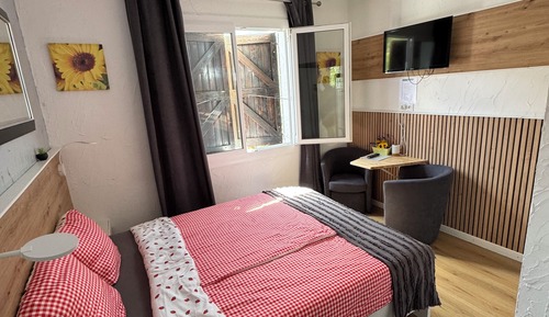 Basic Double Room, Non Smoking (1)