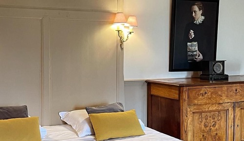 Studio Suite, Fireplace, Courtyard View