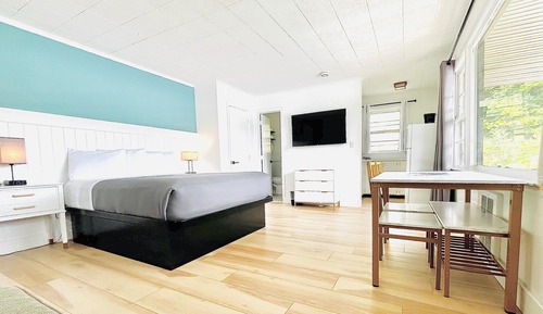 Sunrise Kitchen, Studio