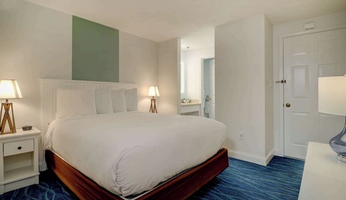 2nd Floor One Queen Studio