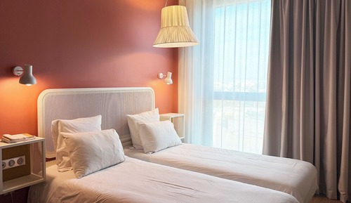 Classic Twin Room including snacks & drinks self-service in the Lounge Club