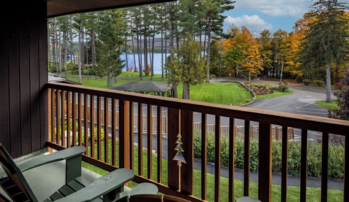 Room, Lake View (West Lodge Queen with Twin Bunk)
