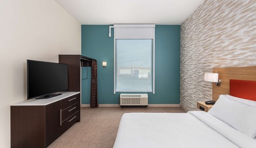 Suite, 1 King Bed, Accessible (Hearing)