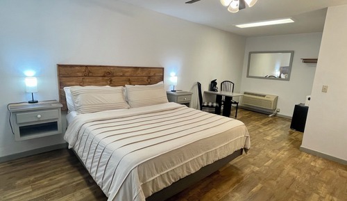 Signature Room, 1 King Bed