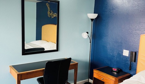 Single Room, 1 Queen Bed