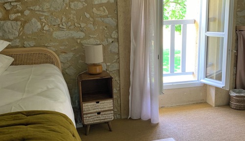 Standard Room, 1 Queen Bed, Non Smoking, Garden View