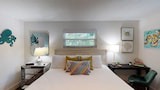 Deluxe Downtown Tangerine Condo 2 Bedroom Top Floor Non-Smoking