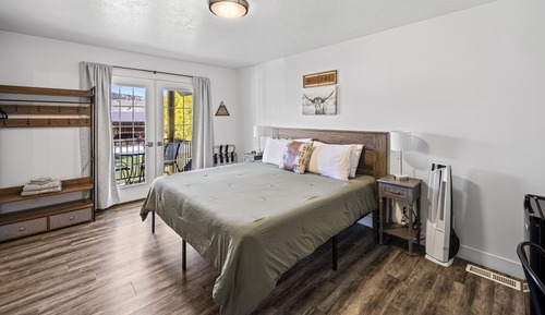 Exclusive Double Room, Ensuite, Mountain View