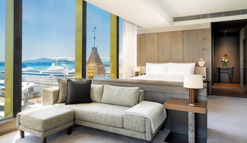 Junior Suite, 1 King Bed, Club Lounge Access, Harbor View