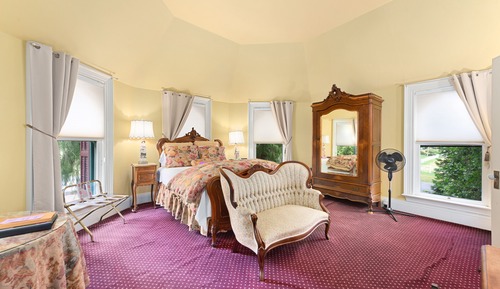 Superior Single Room, 1 Queen Bed, Mountain View