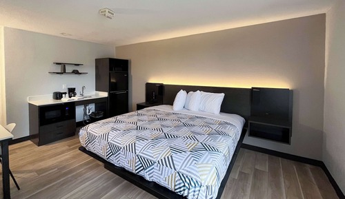 Standard Room, 1 King Bed, Non Smoking, Kitchenette