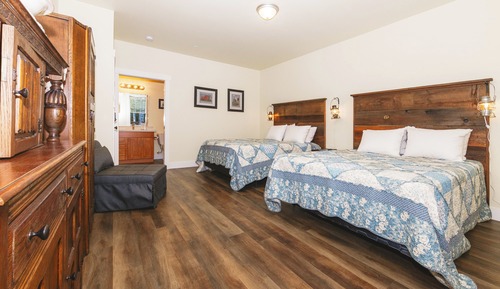 Guest House Deluxe room (No pets) (Not in a Caboose)