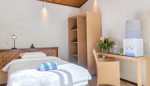 Basic Single Room, Private Bathroom, Garden View