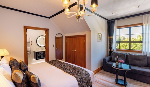 Lodge Queen Superior