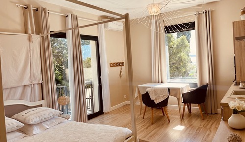 Panoramic Double Room, Private Bathroom, Lake View (La Pinede)