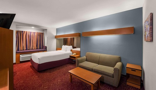 Suite, 1 Queen Bed with Sofa bed, Accessible, Non Smoking