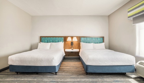 Room, 2 Queen Beds, Bathtub