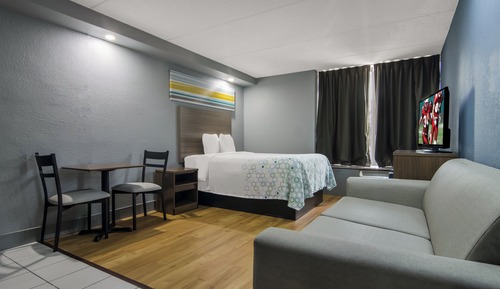 Suite, 1 King Bed, Non Smoking, Kitchenette